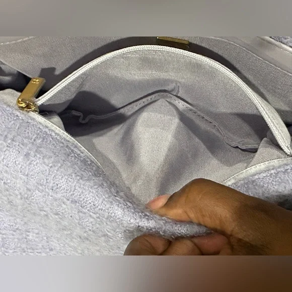 CHANEL 19 Flap Bag Quilted Tweed Lilac - Picture 12 of 14